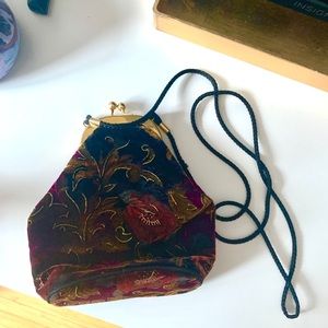 Vintage floral print purse with shoulder strap